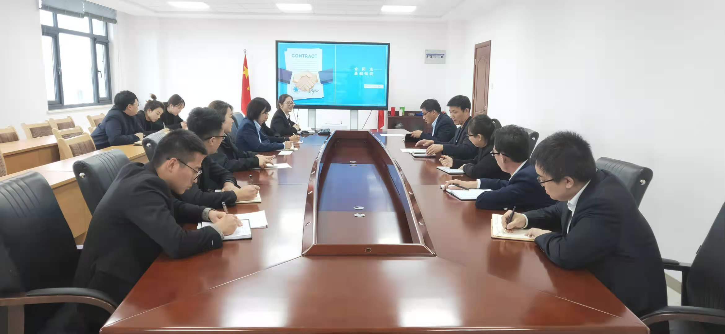 泓源公司法务部开展法律知识培训(图1) 泓源公司法务部开展法律知识培训(图1)