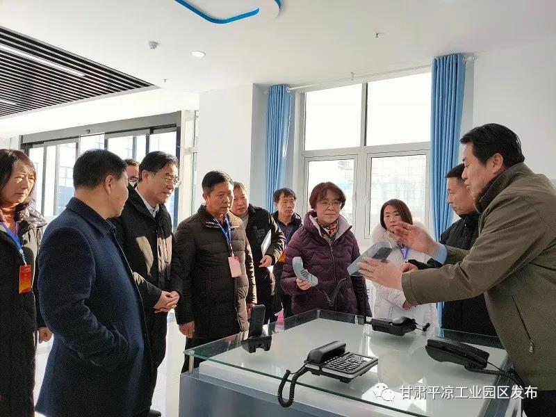 省市人大代表来平凉工业园区视察(图3) 省市人大代表来平凉工业园区视察(图3)